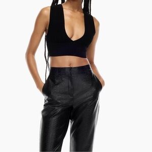 Aritzia Babaton Sculpt Ribbed Deep-V Super Stretchy Crop Top NEW